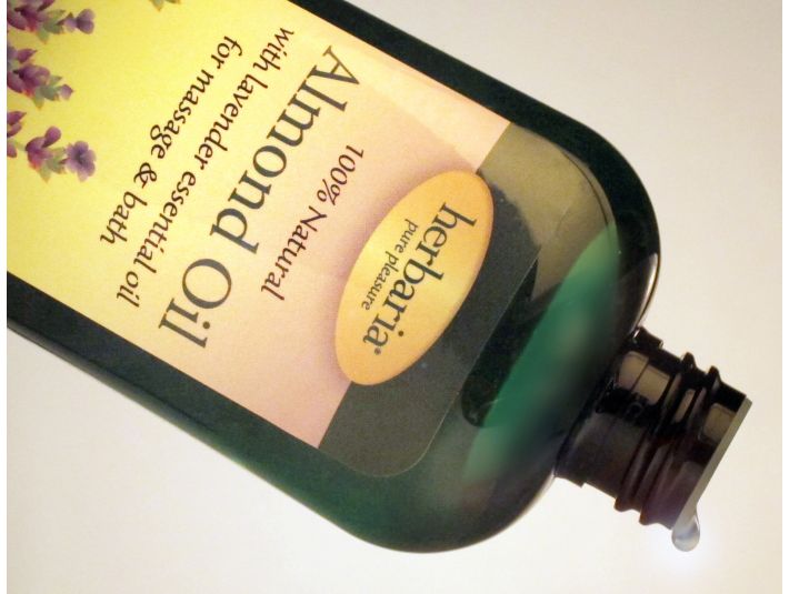 Herbaria all natural Almond OIl